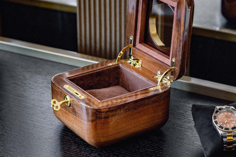 VOYEUR' Acacia & Walnut Watchbox