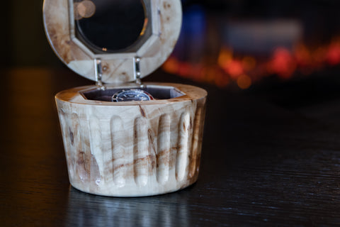 VOYEUR' Walnut & Mapa Burl Watchbox '1