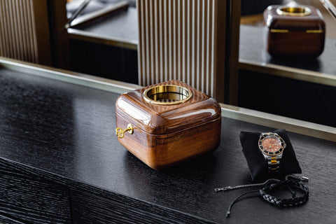 VOYEUR' Acacia & Walnut Watchbox